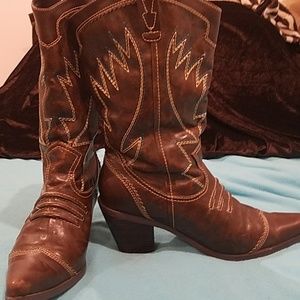 Brown 6.5 western heeled boot 2"